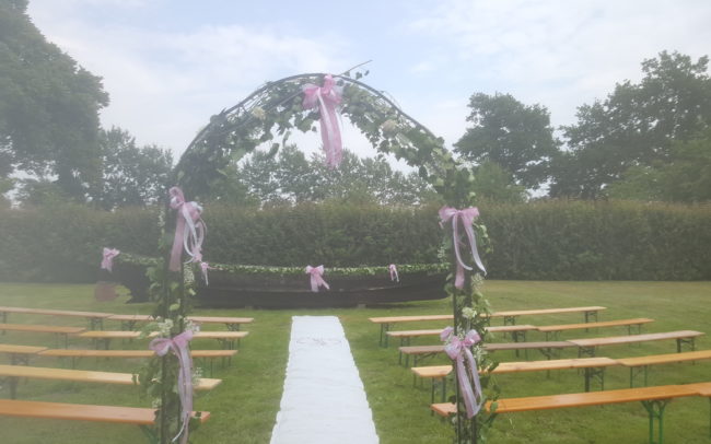 Hochzeit Blumendeko Bogen