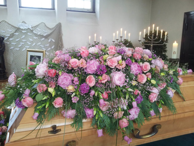 Trauerfloristik Sargschmuck