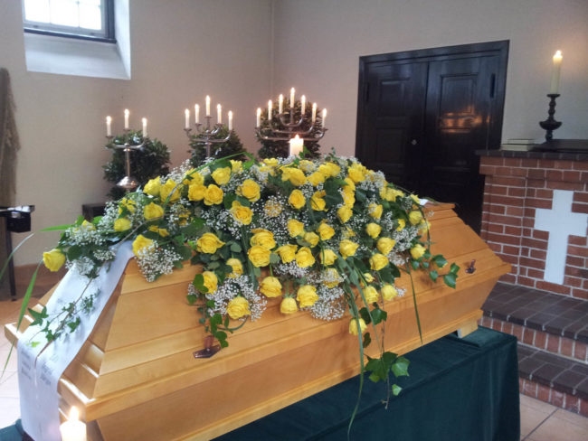 Trauerfloristik Sargschmuck