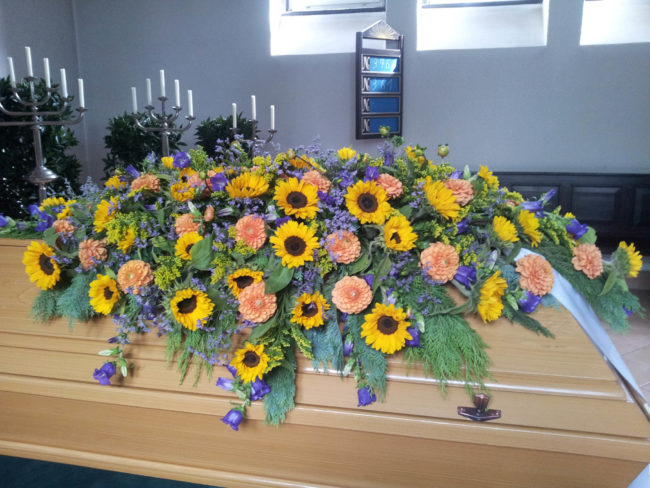 Trauerfloristik Sargschmuck